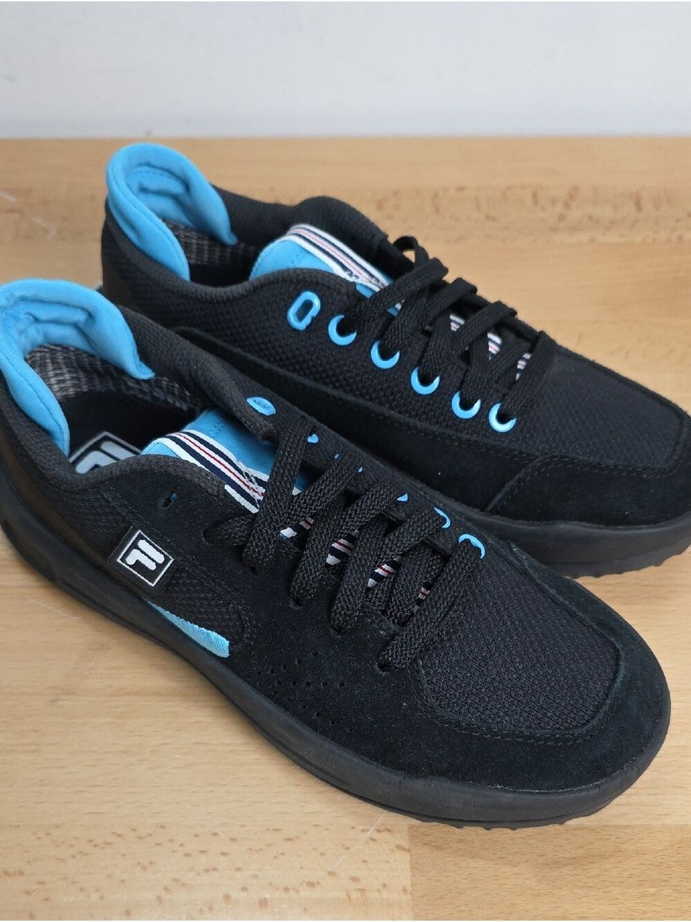 Men's Black & Blue Low-Top Size W7